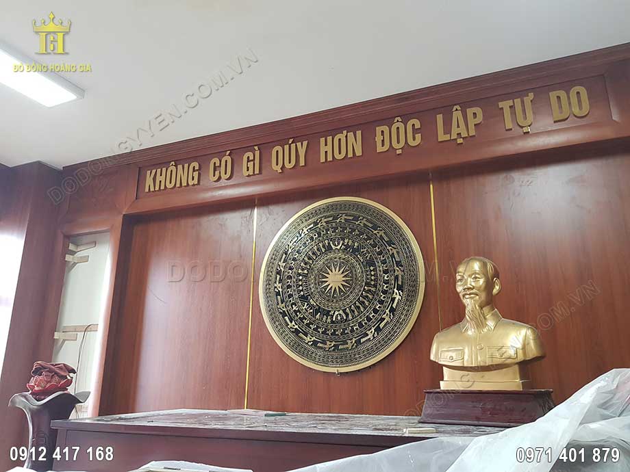 Từng họa tiết hoa văn tr&ecirc;n vật phẩm mi&ecirc;u tả một c&aacute;ch sinh động cuộc sống của người Việt cổ